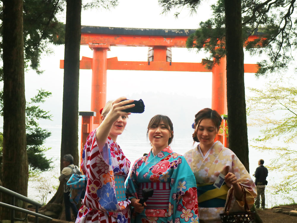 Hakone Shrine